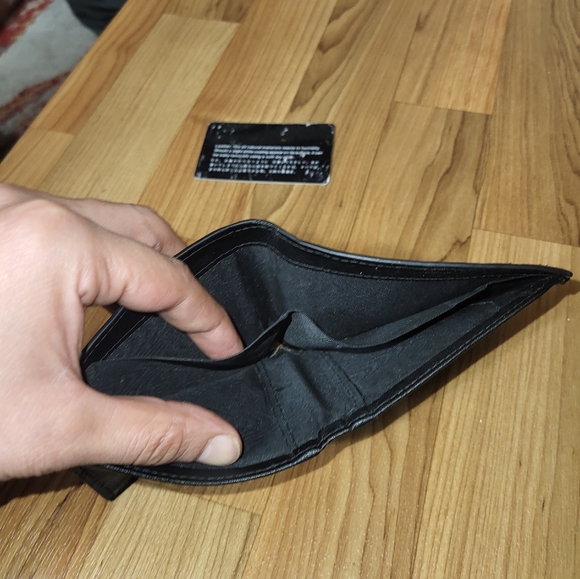 Authentic Gucci signature wallet - Picture 8 of 14